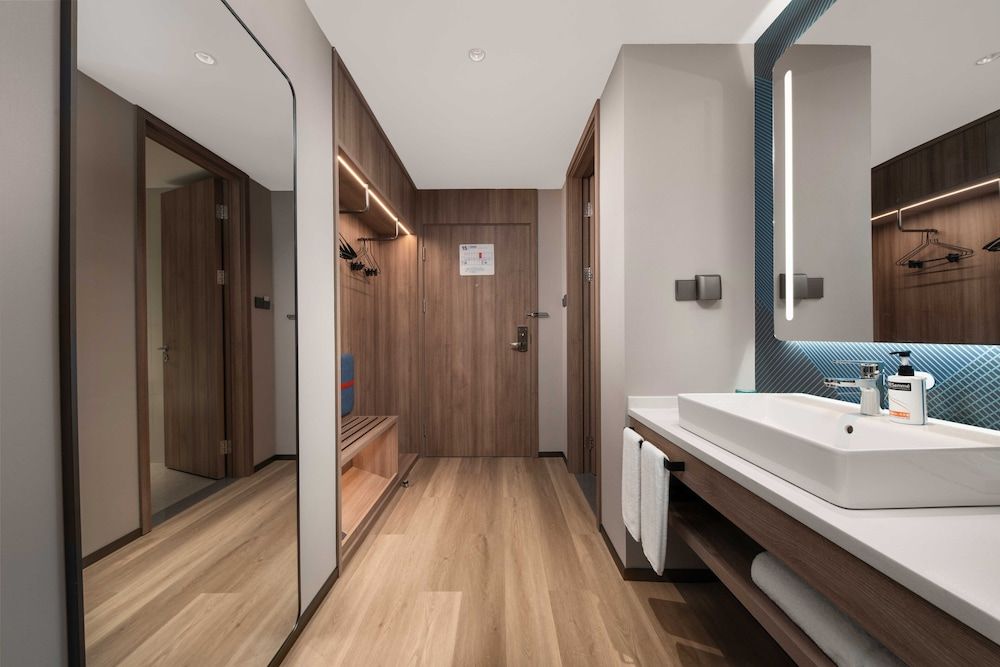 Holiday Inn Express Mianyang Sci-Tech City by IHG Standard Room, 1 King Bed (Extra Floor Space, Stocked Minibar) 4