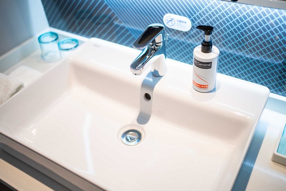 Holiday Inn Express Mianyang Sci-Tech City by IHG Standard Room, 1 King Bed (Extra Floor Space, Stocked Minibar) 6