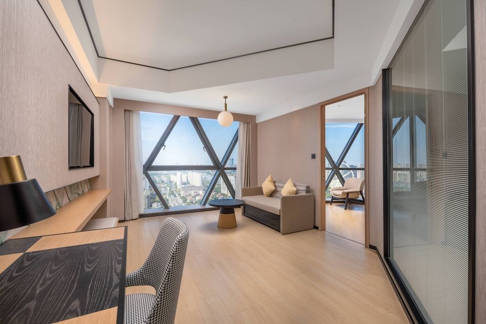 Deluxe Suite, 1 King Bed