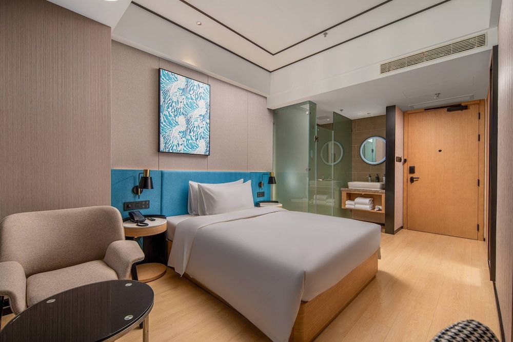 Room, 1 King Bed (Snack Bar)