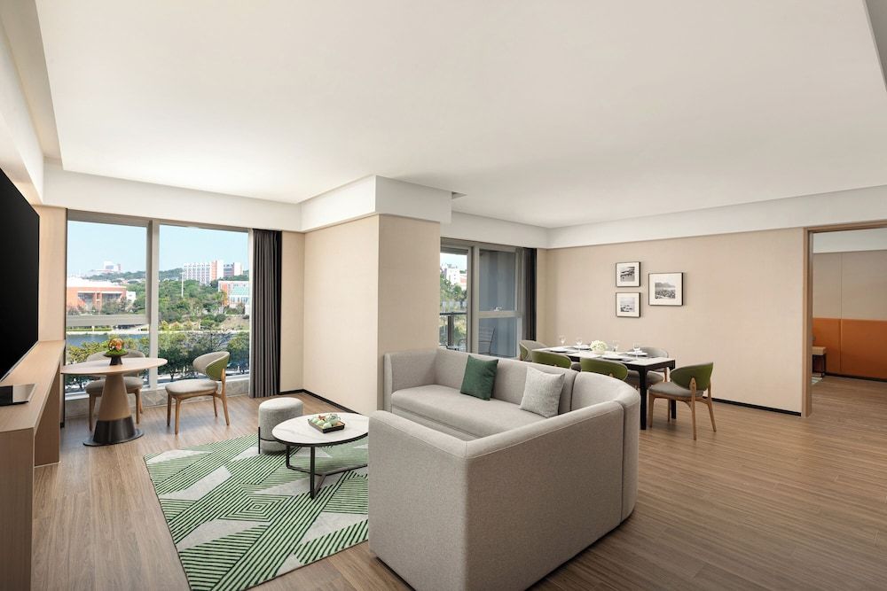 Holiday Inn Quanzhou Donghai by IHG Suite, 1 Bedroom (Dining Area) 3
