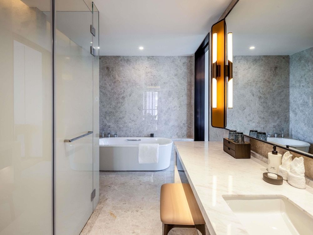 Deluxe Suite, 1 King Bed