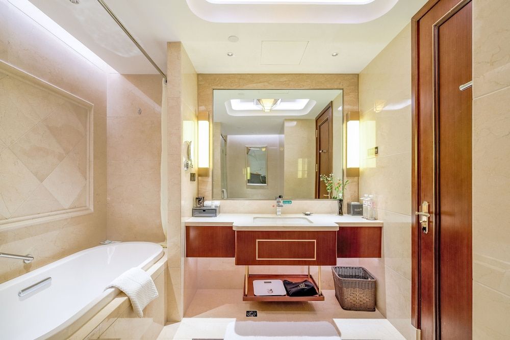 The Farrington Hotel - Building A Standard Suite 6