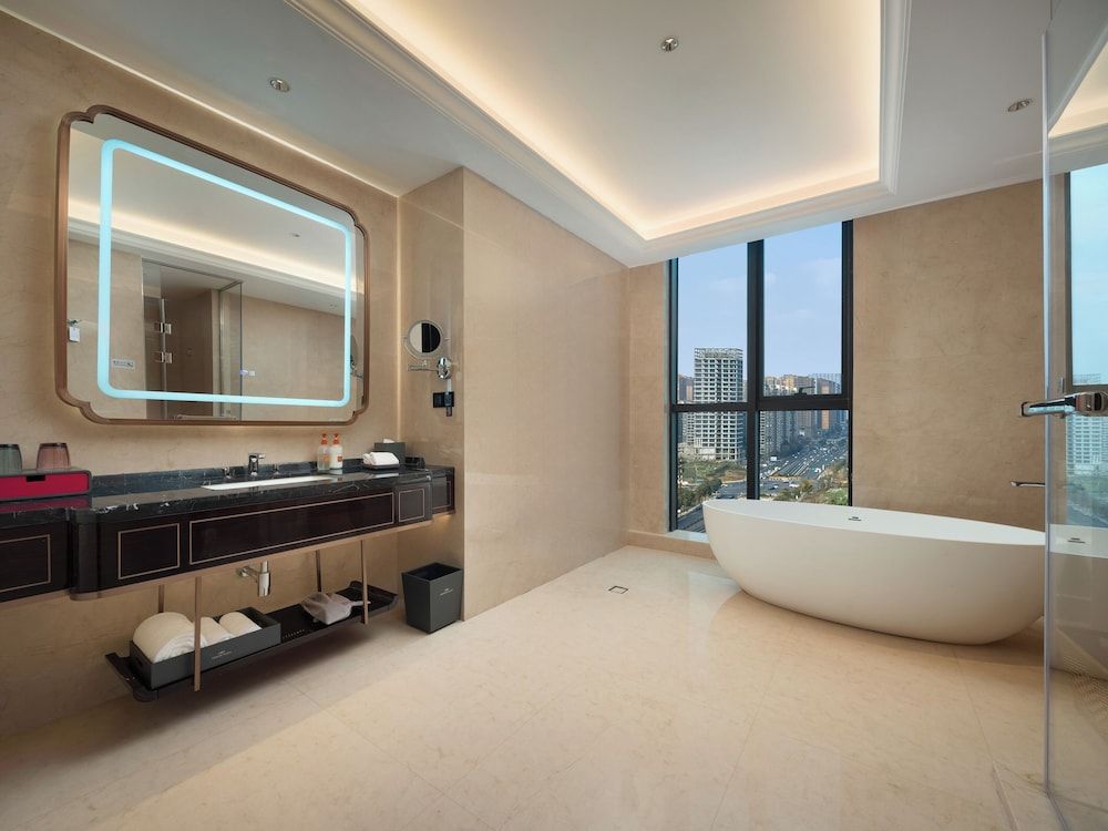 Crowne Plaza Chengdu Tianfu New Area by IHG Crown Deluxe King Room 5