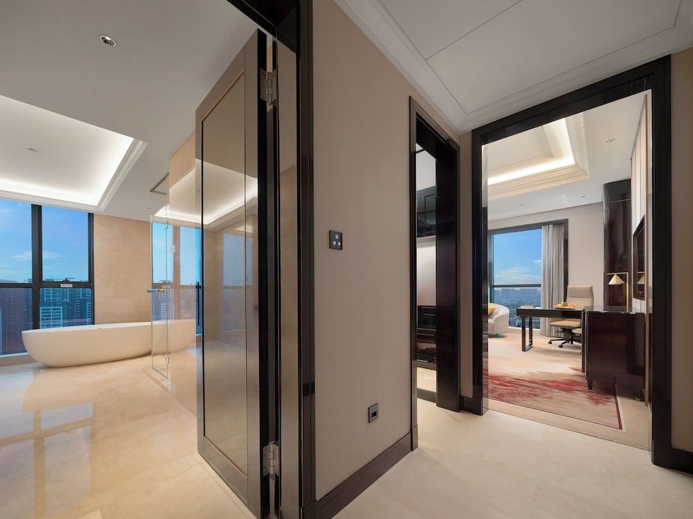 Crowne Plaza Chengdu Tianfu New Area by IHG Crowne Plaza City View King Room 9