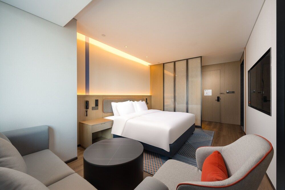 Standard Room, 1 King Bed (Extra Floor Space)