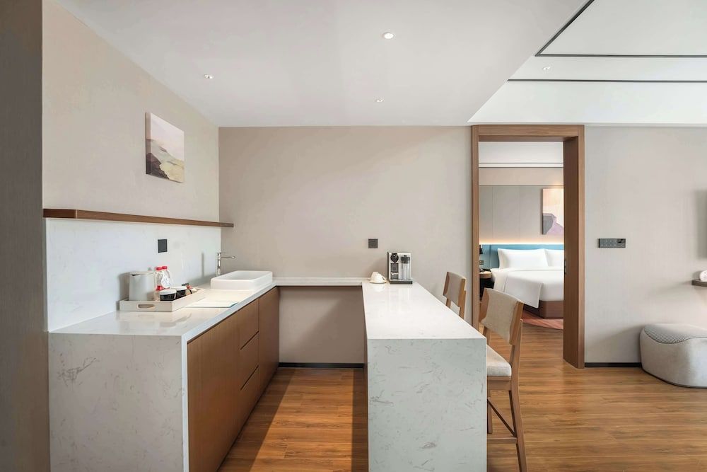 Hilton Garden Inn Huzhou High-Speed Railway Station Deluxe Suite, 1 King Bed 10