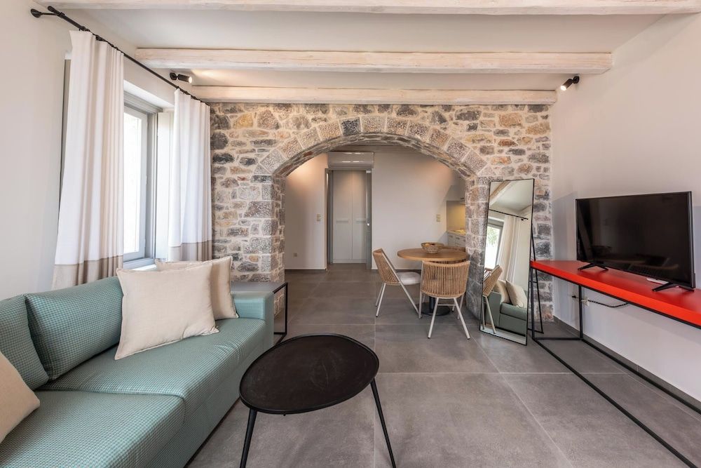 Sampatiki Suites - Seaview Luxury Suites With Breakfast And Spa