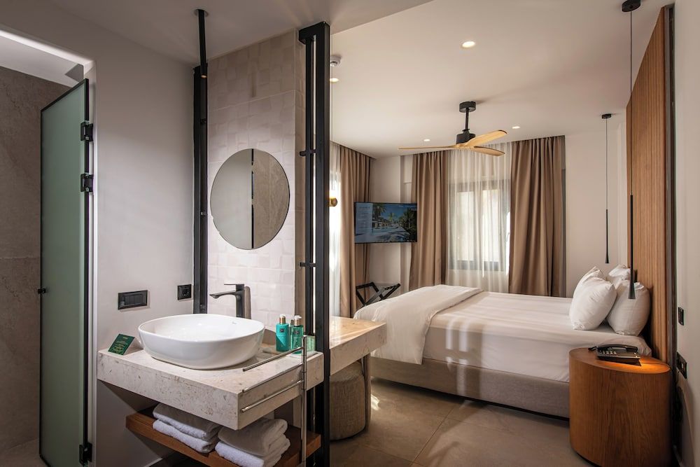 Double Room Swim Up