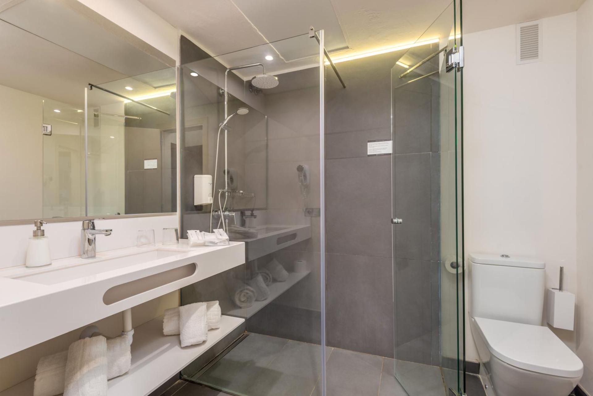 Hotel Patricia Menorca Triple Room 6