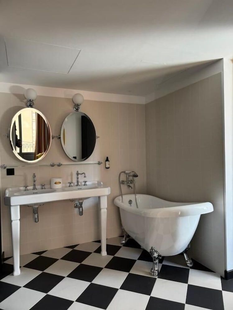 Hotel Divino by Fimedhotels Suite, City View 3