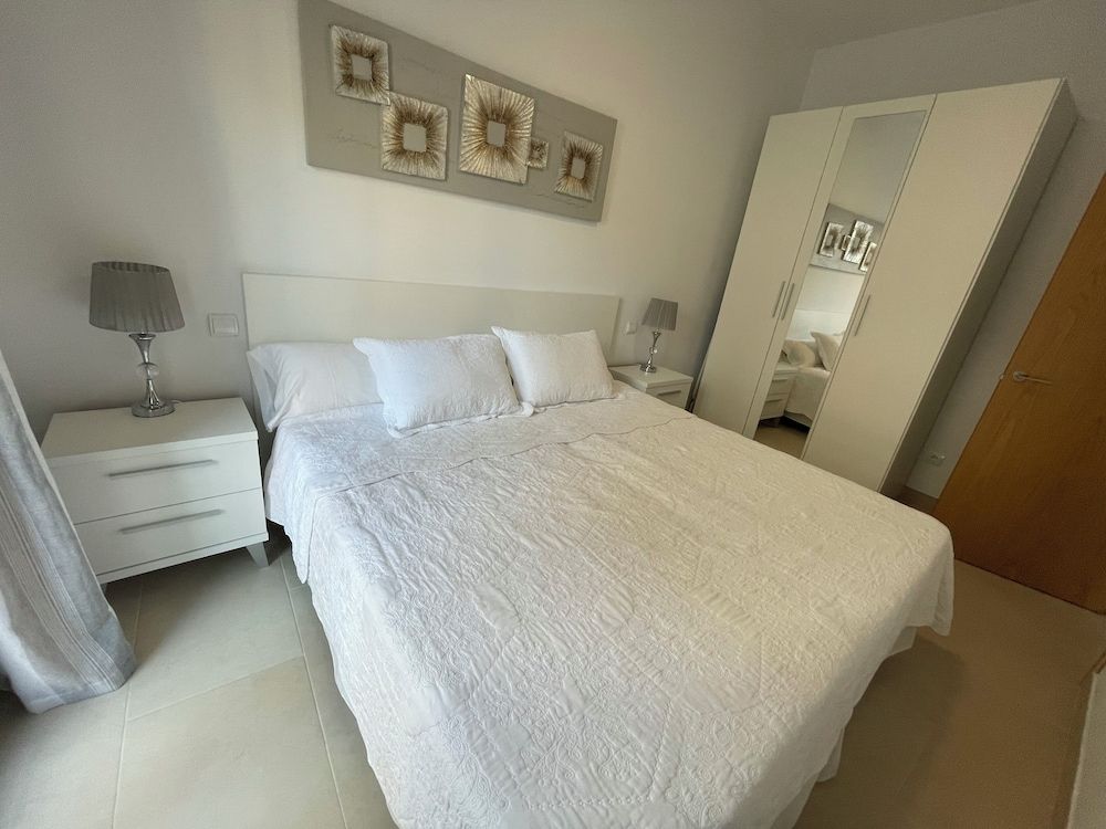 Apartamentos Royal Suites by Croma Comfort Apartment, 2 Bedrooms, Patio 4