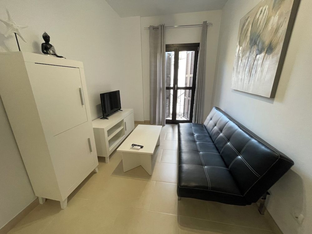 Apartamentos Royal Suites by Croma Comfort Apartment, 2 Bedrooms, Patio 11