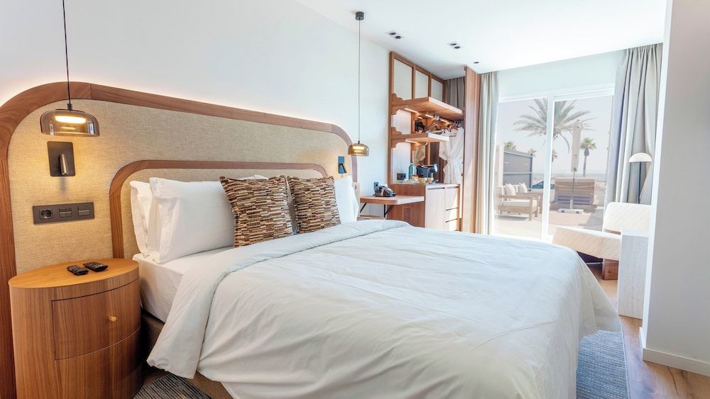 Standard Room, 1 Queen Bed