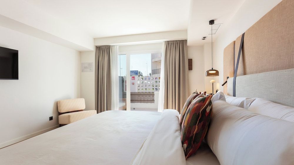 Premium Room, 1 King Bed (Separate Bath)