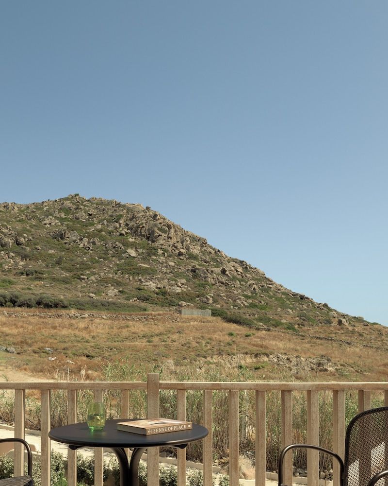 Adjoining Sea View Maisonette