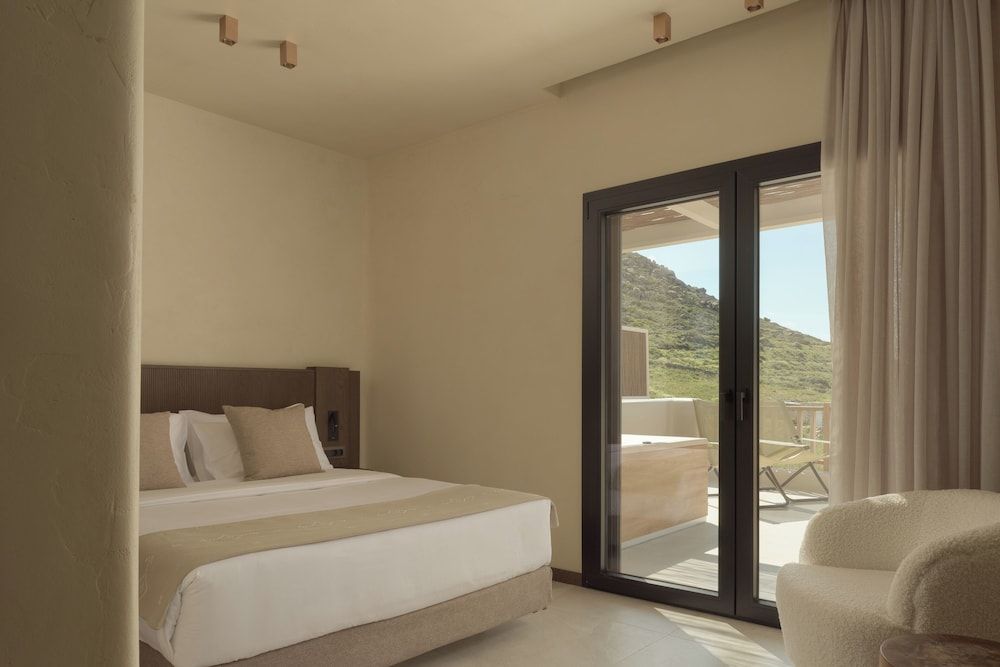 Deluxe Sea View Suite with Outdoor Jacuzzi