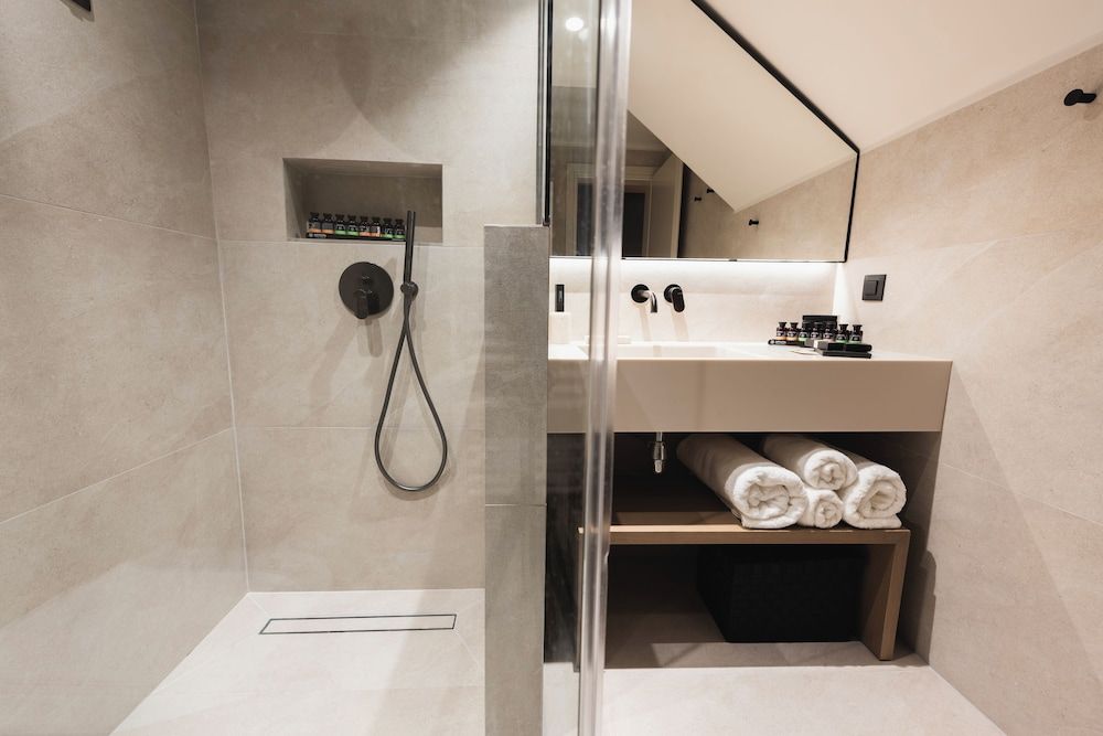 Revi Mountain Resort Boutique Hotel Family Suite with Loft and Mountain View 4