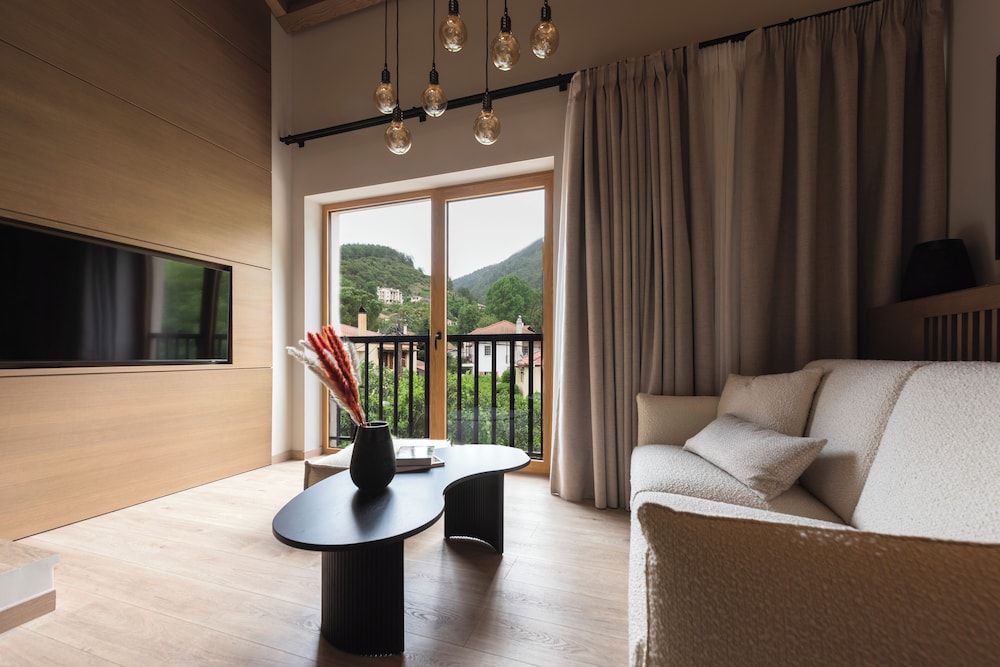 Revi Mountain Resort Boutique Hotel Family Suite with Loft and Mountain View 10