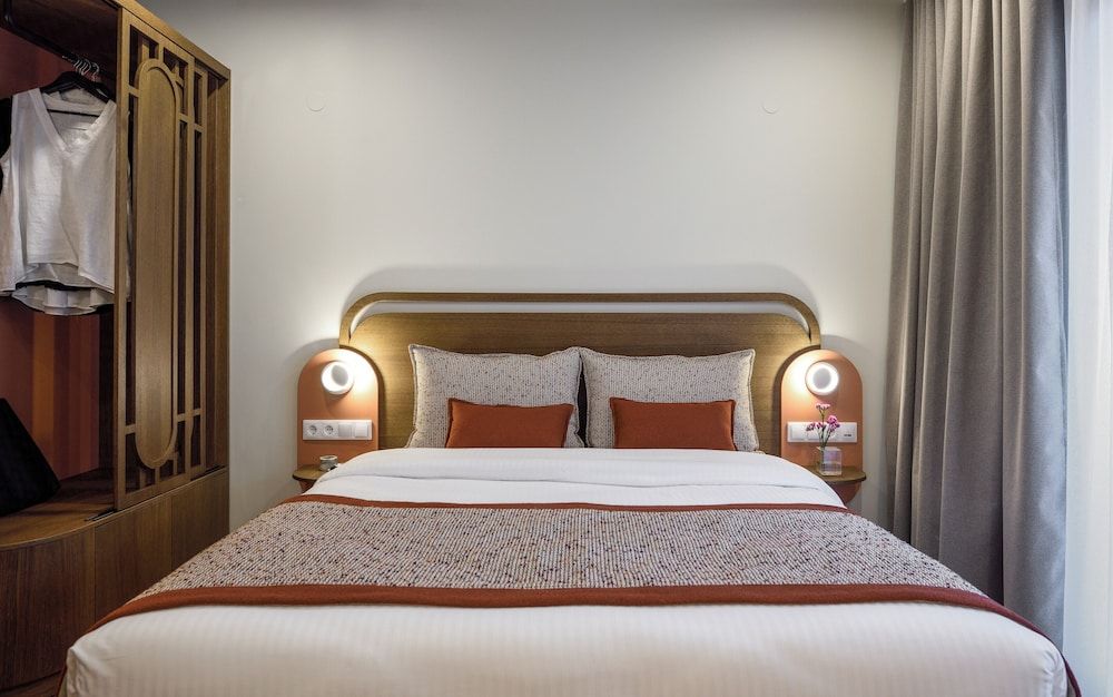 Deluxe Triple Room, City View