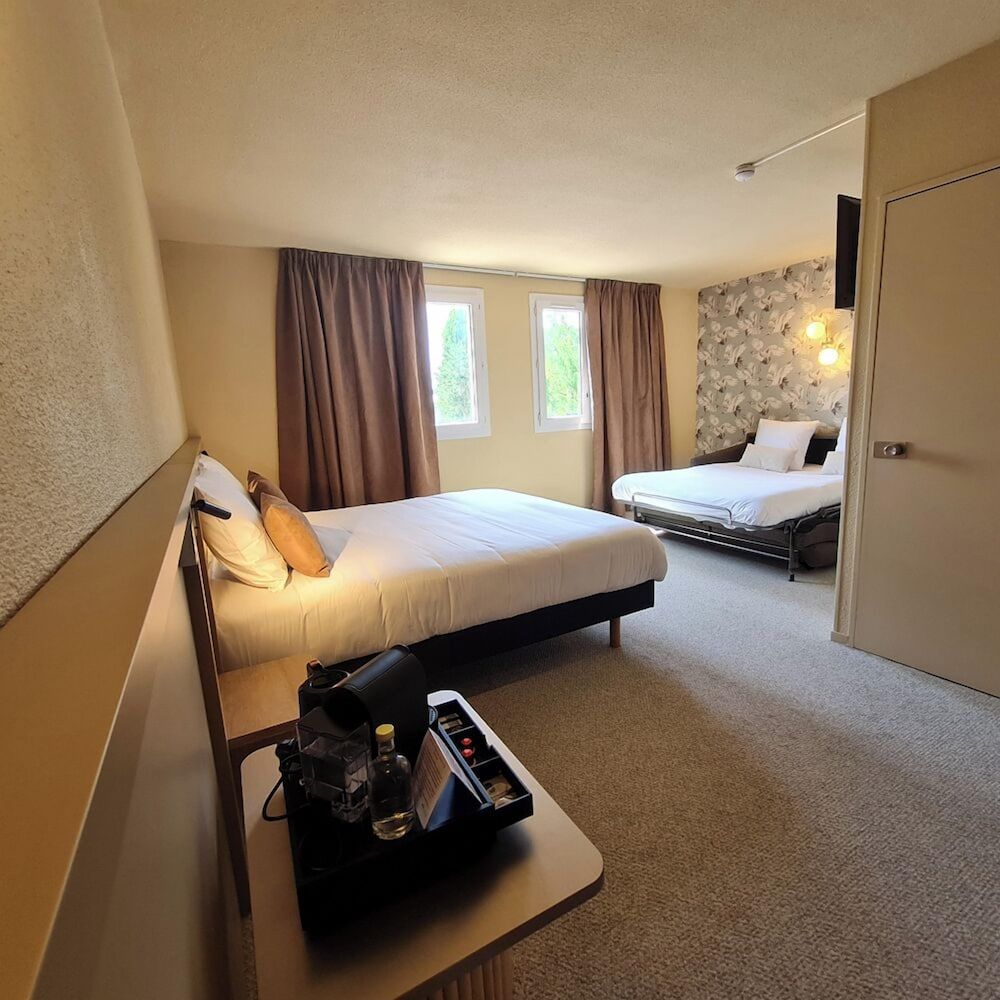 BRIT HOTEL CONFORT ALENCON Accessible Room