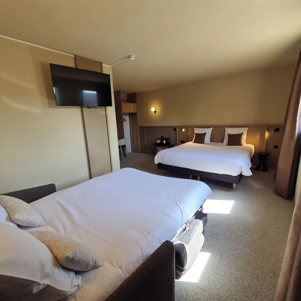 BRIT HOTEL CONFORT ALENCON Accessible Room 3