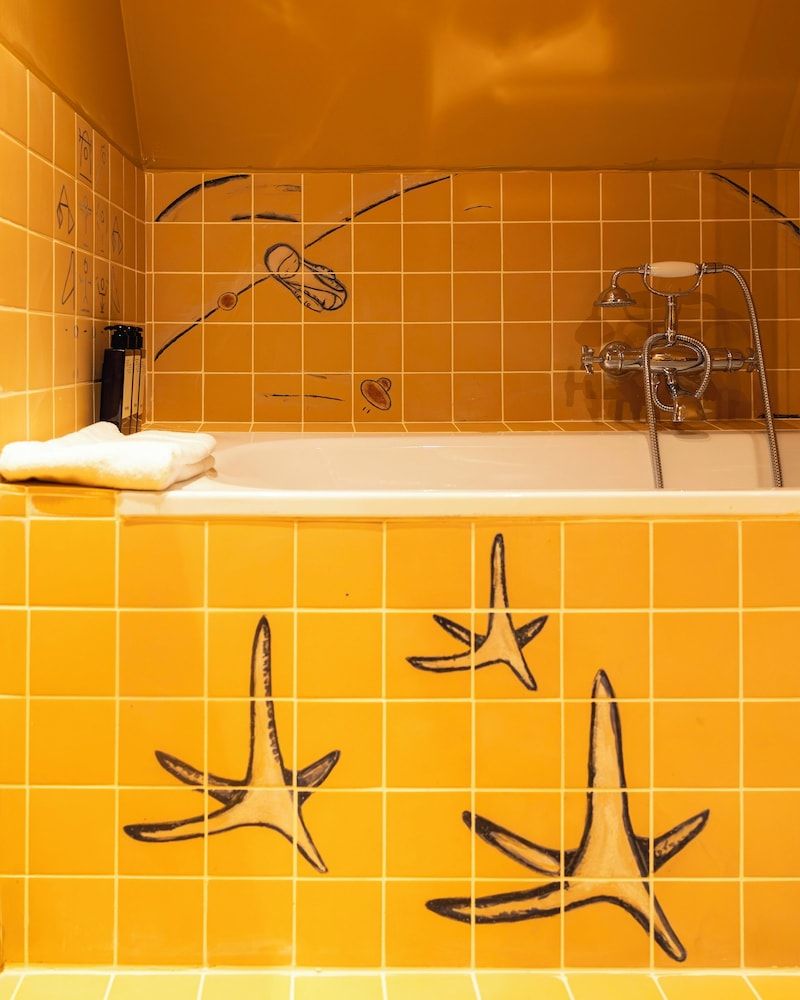 La Folie Barbizon Deluxe Room 10