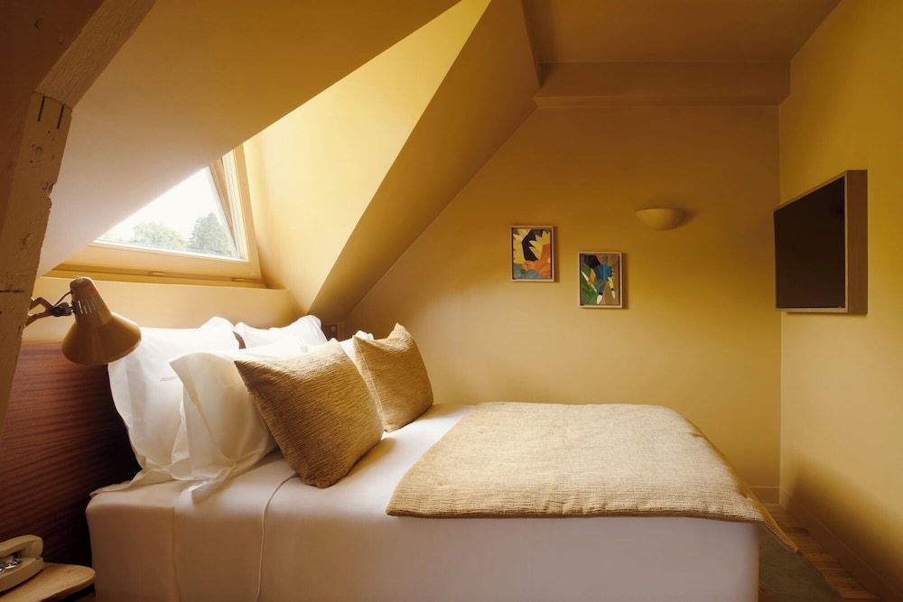 La Folie Barbizon Deluxe Room 6