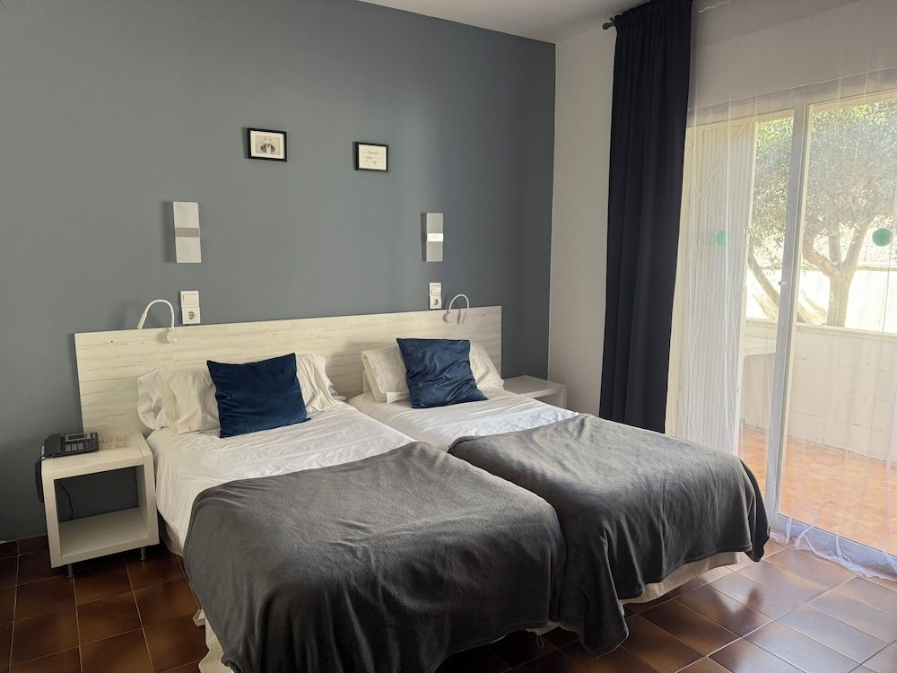 Standard Double Room, Balcony, Garden View