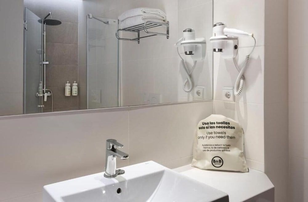 B&B HOTEL Sevilla Bormujos Twin Room 2