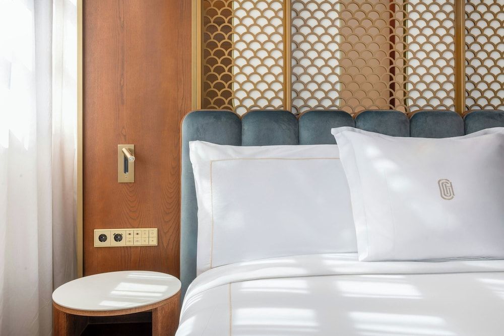Premium Room, 1 King Bed, City View (Corner)