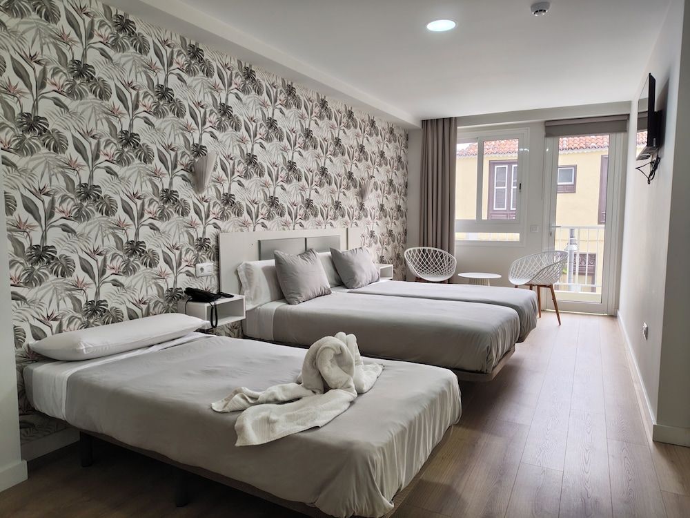 Standard Triple Room, 3 Twin Beds, Balcony, City View