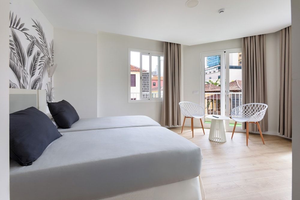 Standard Twin Room, Balcony, City View