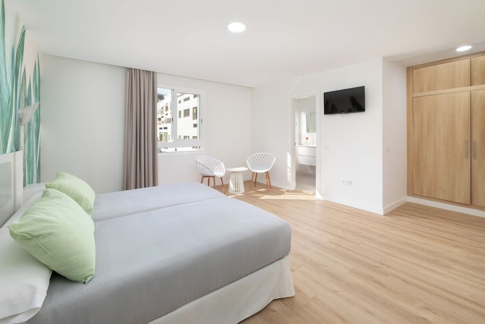 Standard Twin Room, City View