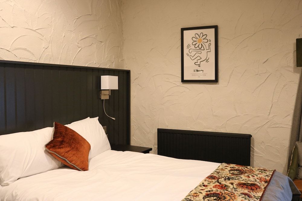 Black Dog Inn Family Room 5