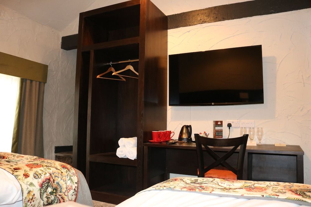 Black Dog Inn Family Room 3