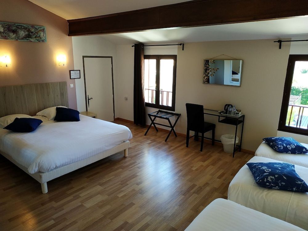Quintuple Room