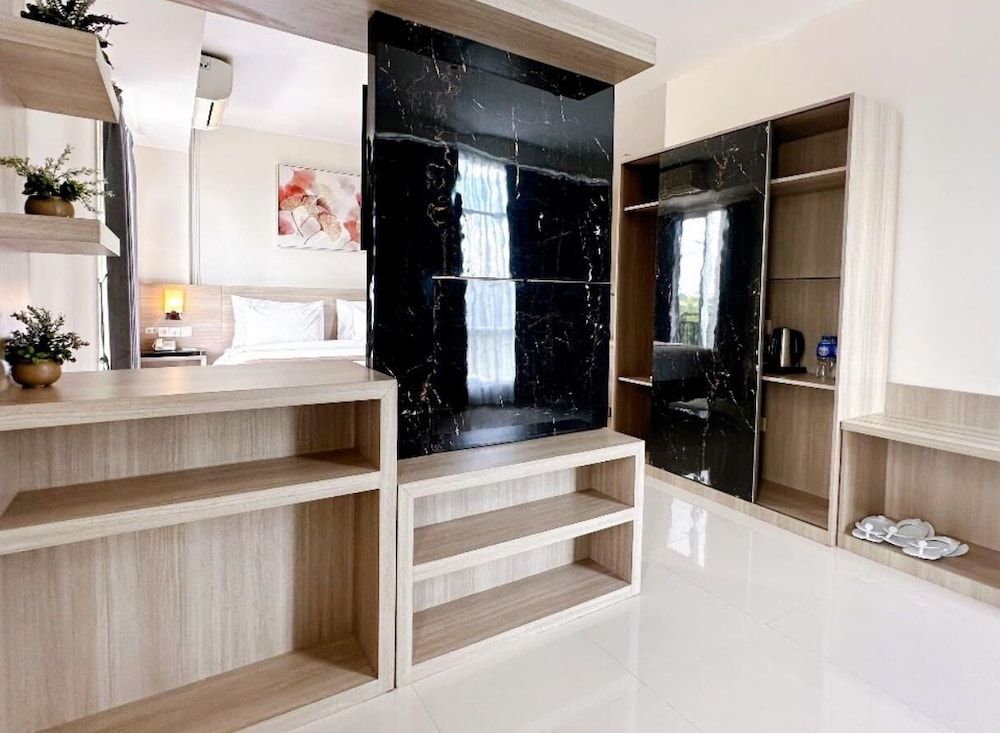 Aimas Hotel & Convention Centre Business Suite, 1 Queen Bed 2