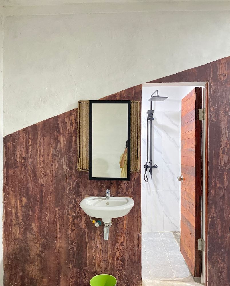 Second Hope Lodge Deluxe Room 5