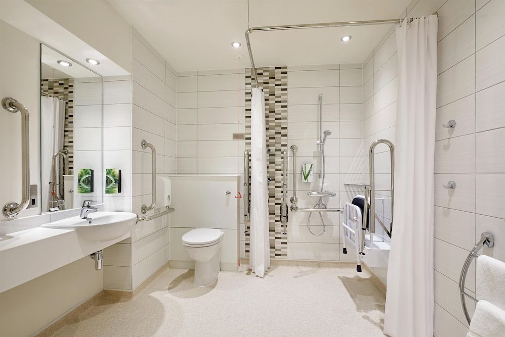 Standard Double Room, Roll-in Shower