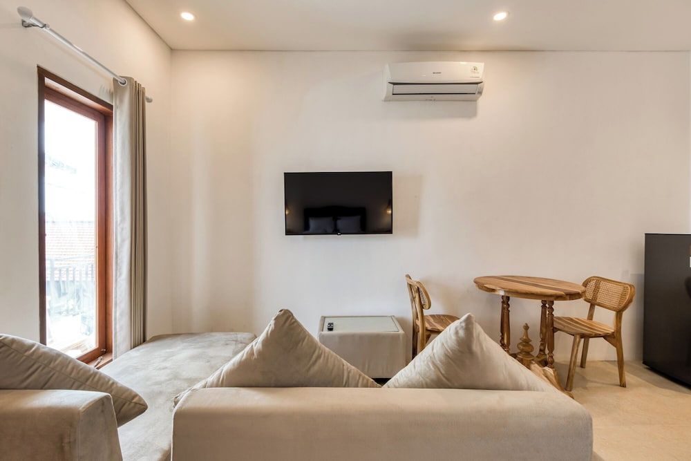 Lala Panzi Villa Standard Double Room, Pool View 8