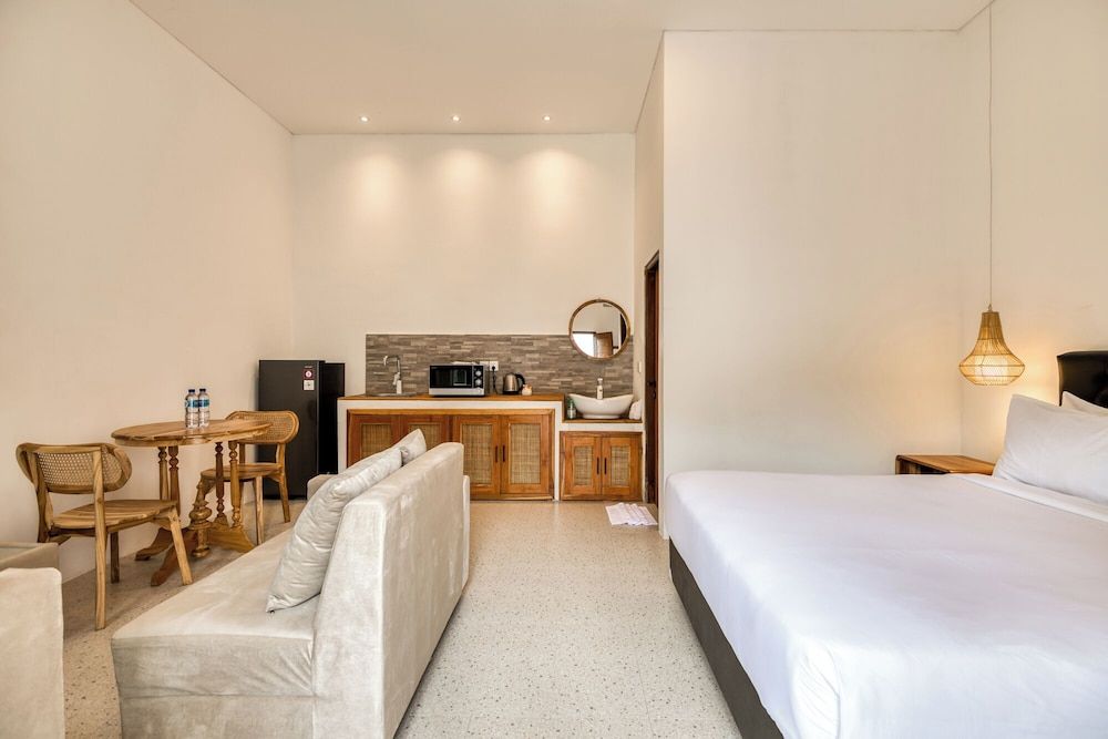 Lala Panzi Villa Standard Double Room, Pool View 6