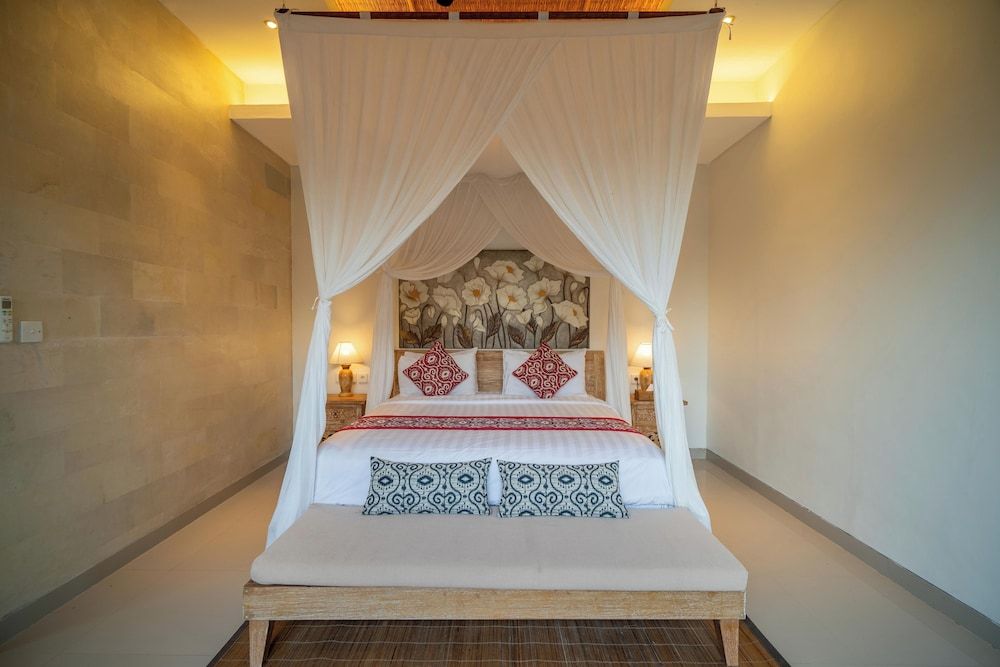 Honeymoon Villa, 1 King Bed, Pool View