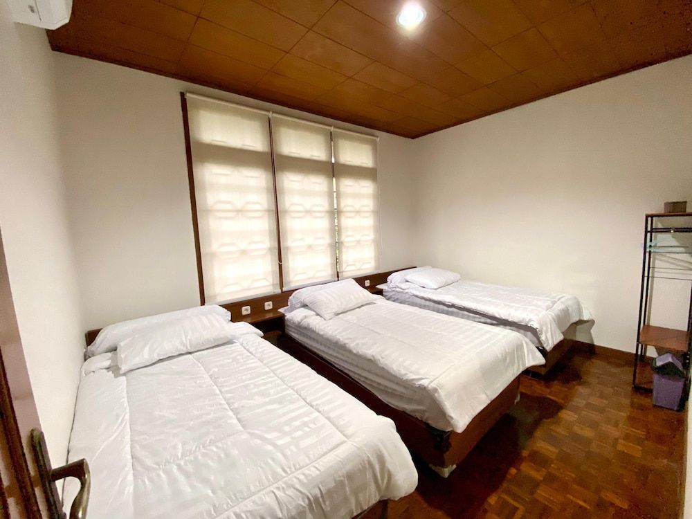 SF Homey Puri Indah Family Villa, Multiple Bedrooms, Private Pool 2