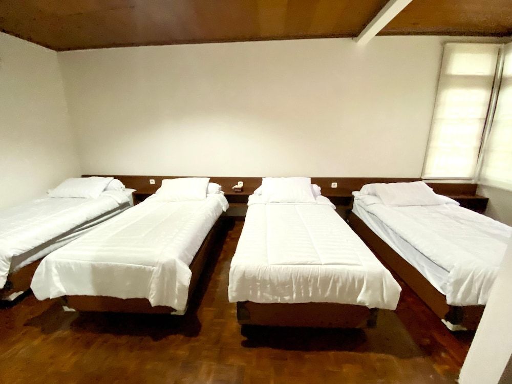 SF Homey Puri Indah Family Villa, Multiple Bedrooms, Private Pool