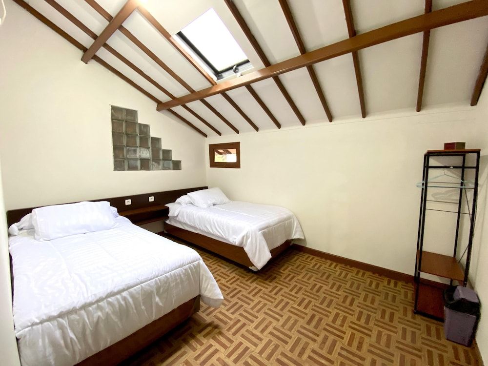 SF Homey Puri Indah Family Villa, Multiple Bedrooms, Private Pool 9