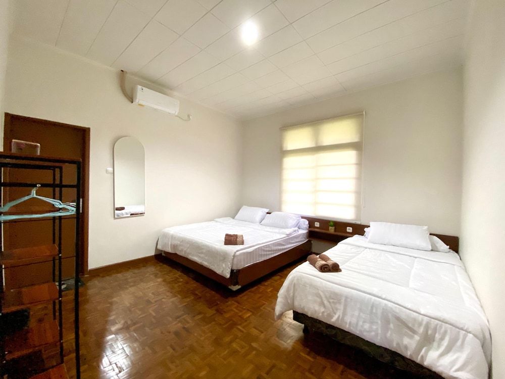 SF Homey Puri Indah Family Villa, Multiple Bedrooms, Private Pool 6