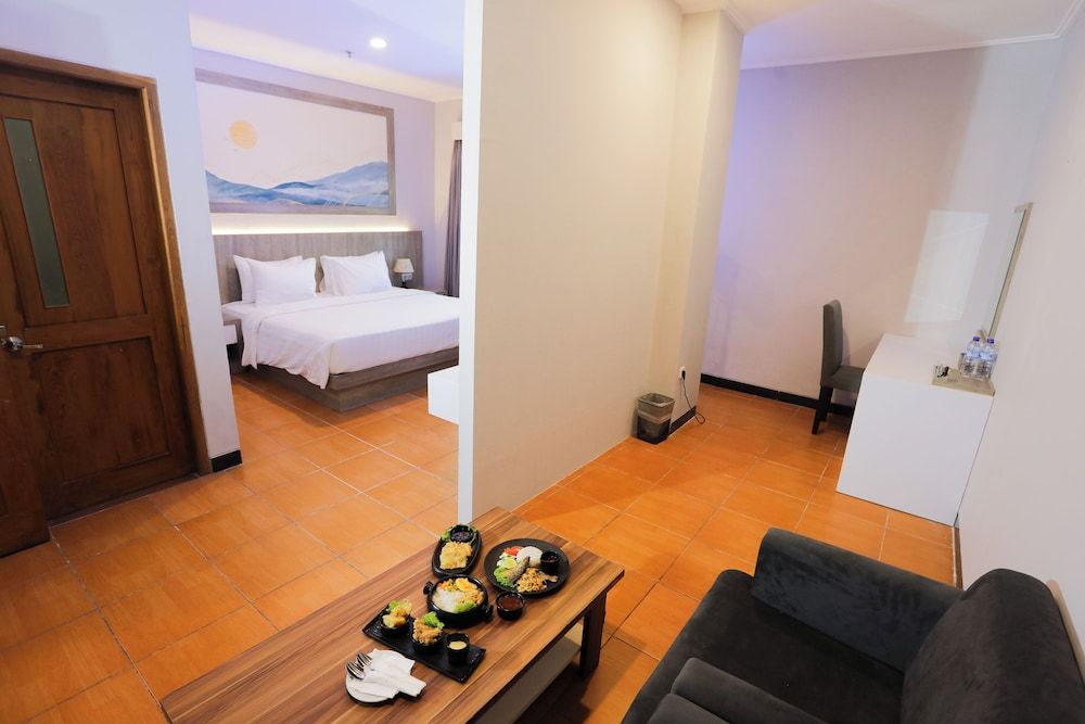 Front One HK Resort Semarang