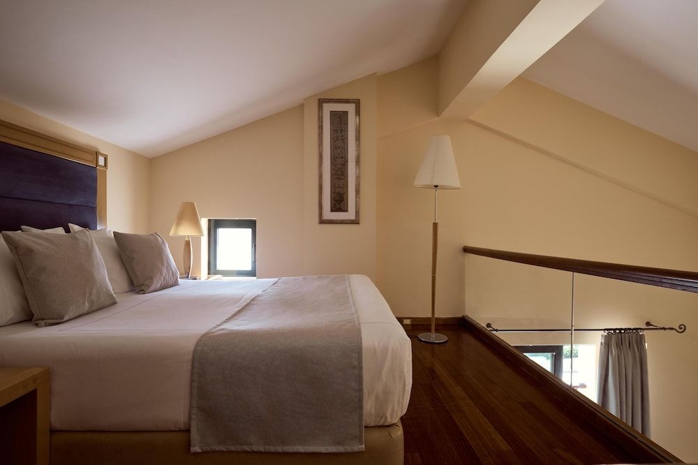 Duplex, Partial Sea View