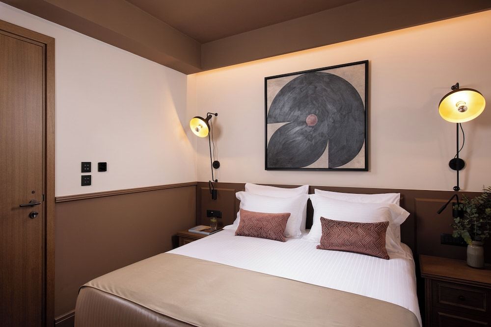 Deluxe Double Room with Side Sea View